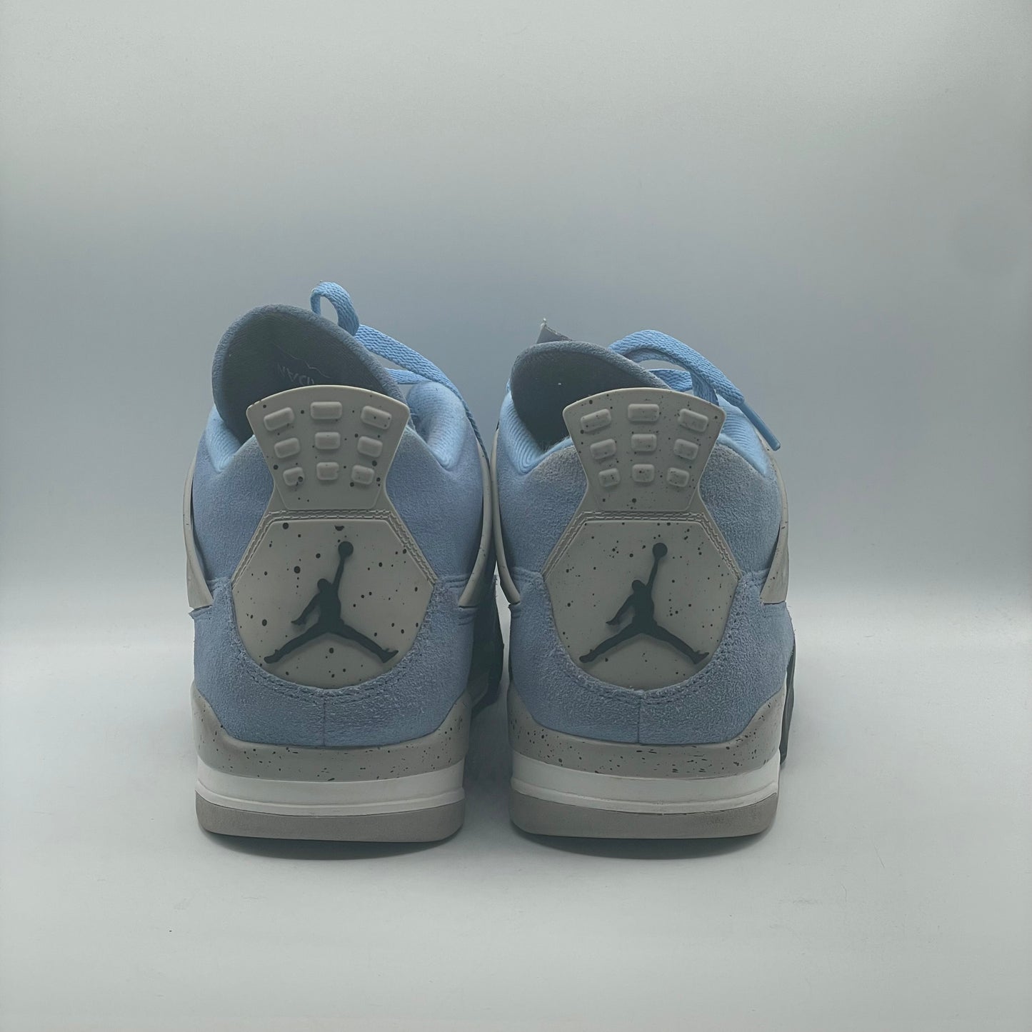 (USED) Jordan 4 University Blue Size 10.5