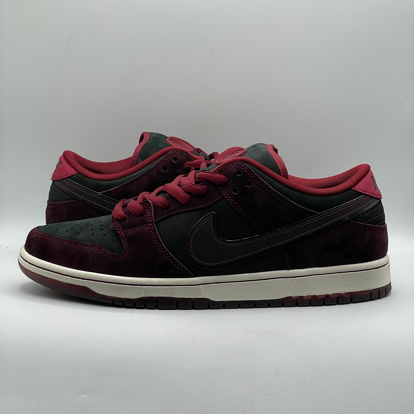 (USED) Nike SB Dunk Low Riot Size 12