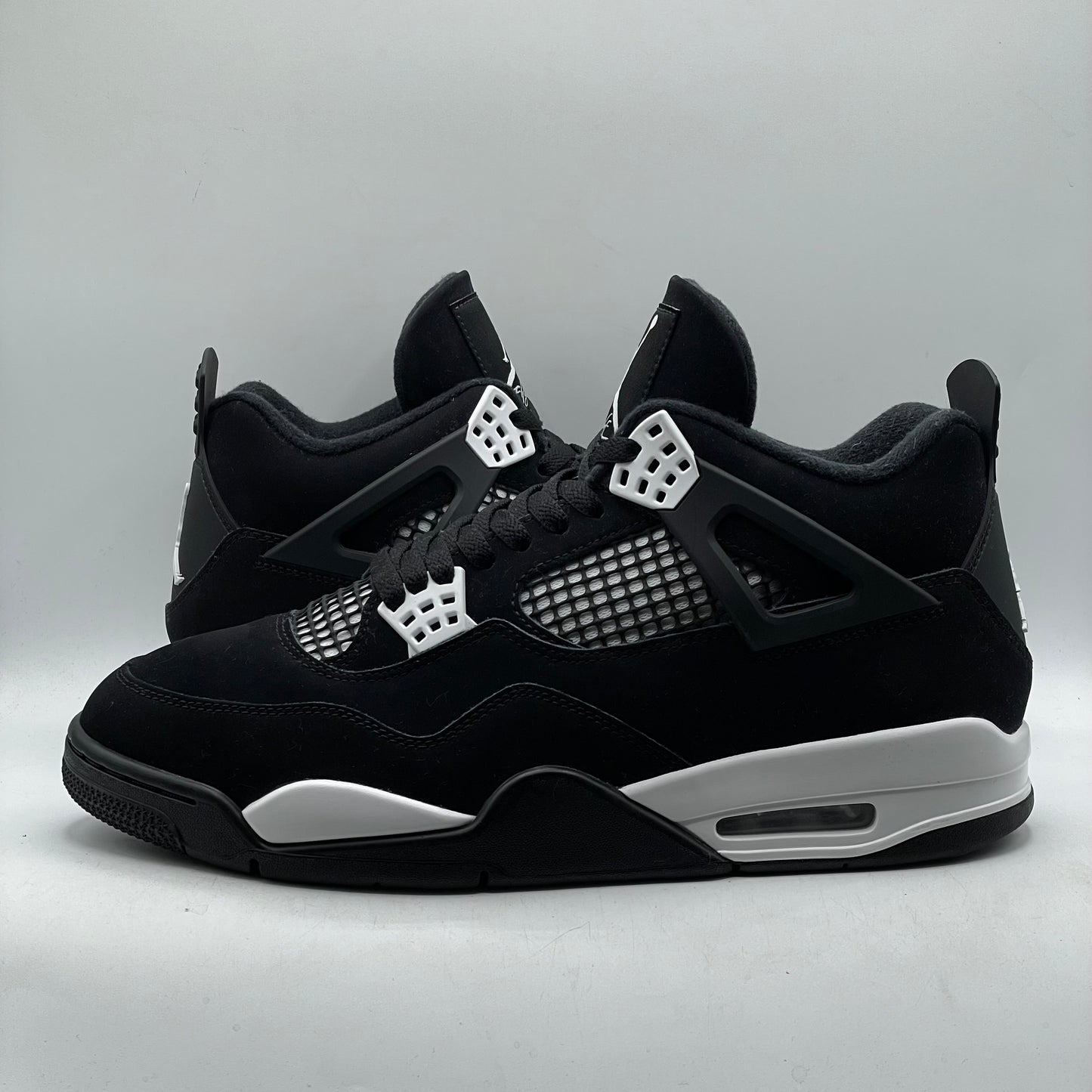 (Used) Jordan 4 White Thunder Size 11