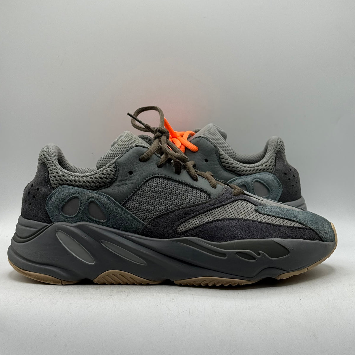 (Used) Adidas Yeezy 700 Teal Blue Size 10.5