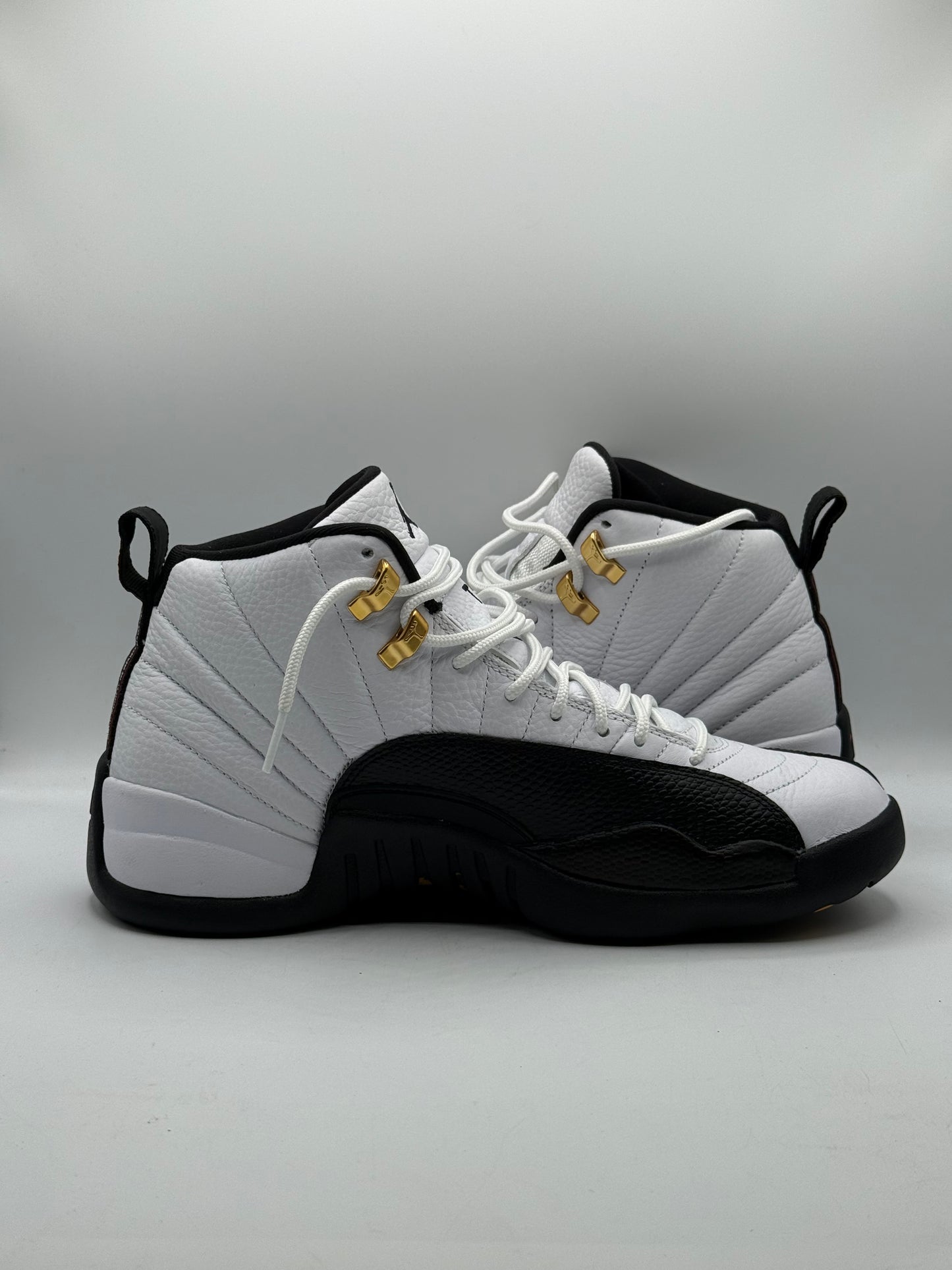 (USED) Jordan 12 Taxi Size 9