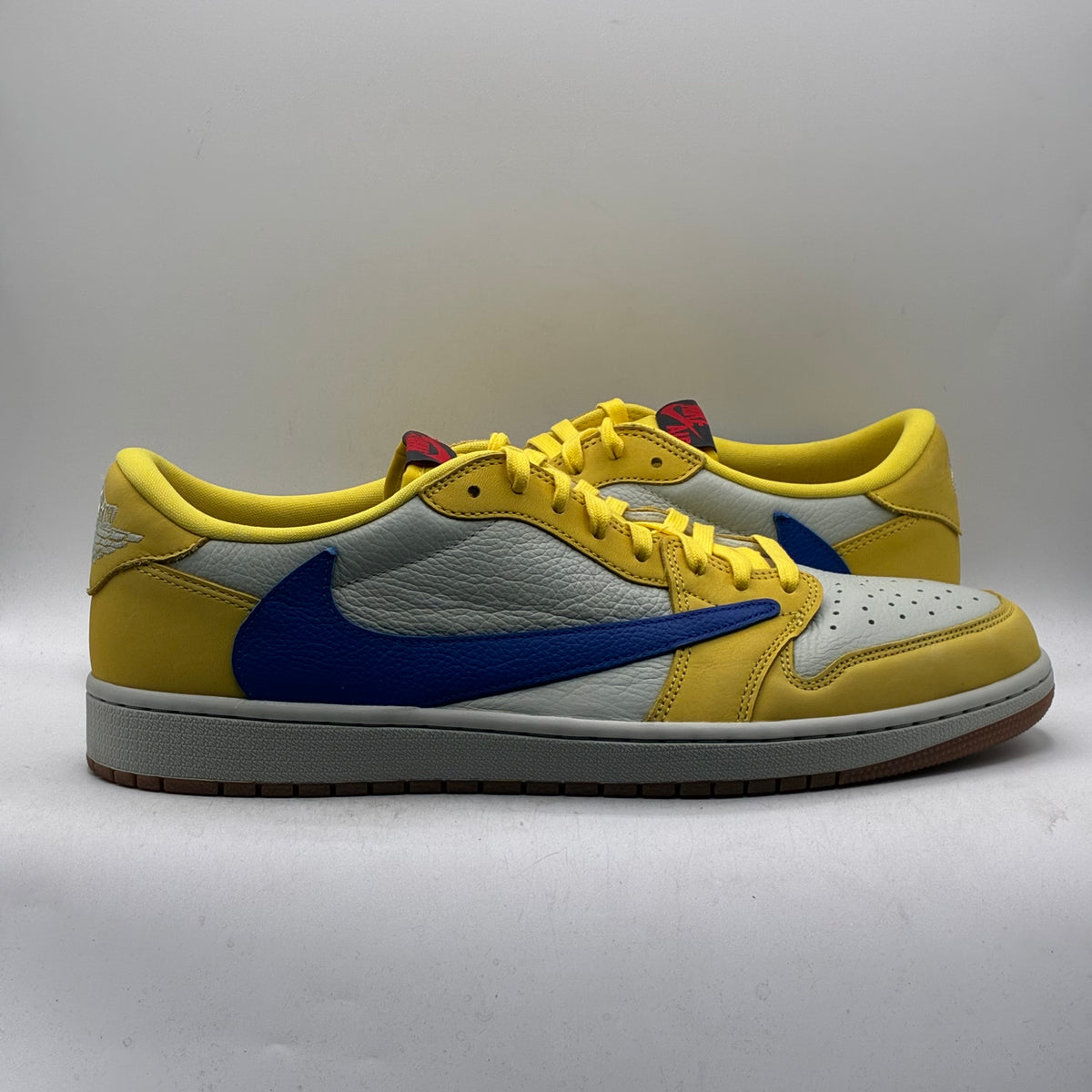 (USED NO BOX) Jordan 1 Low Travis Scott Canary (W) Size 15.5W/14M