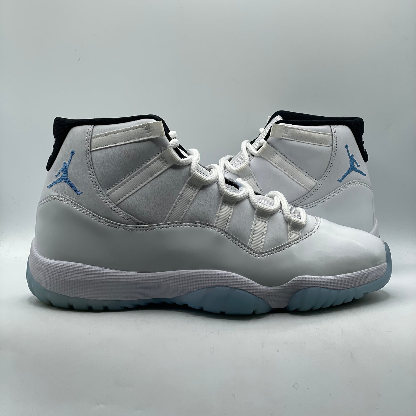 (USED) Jordan 11 Legend Blue (2024) Size 10