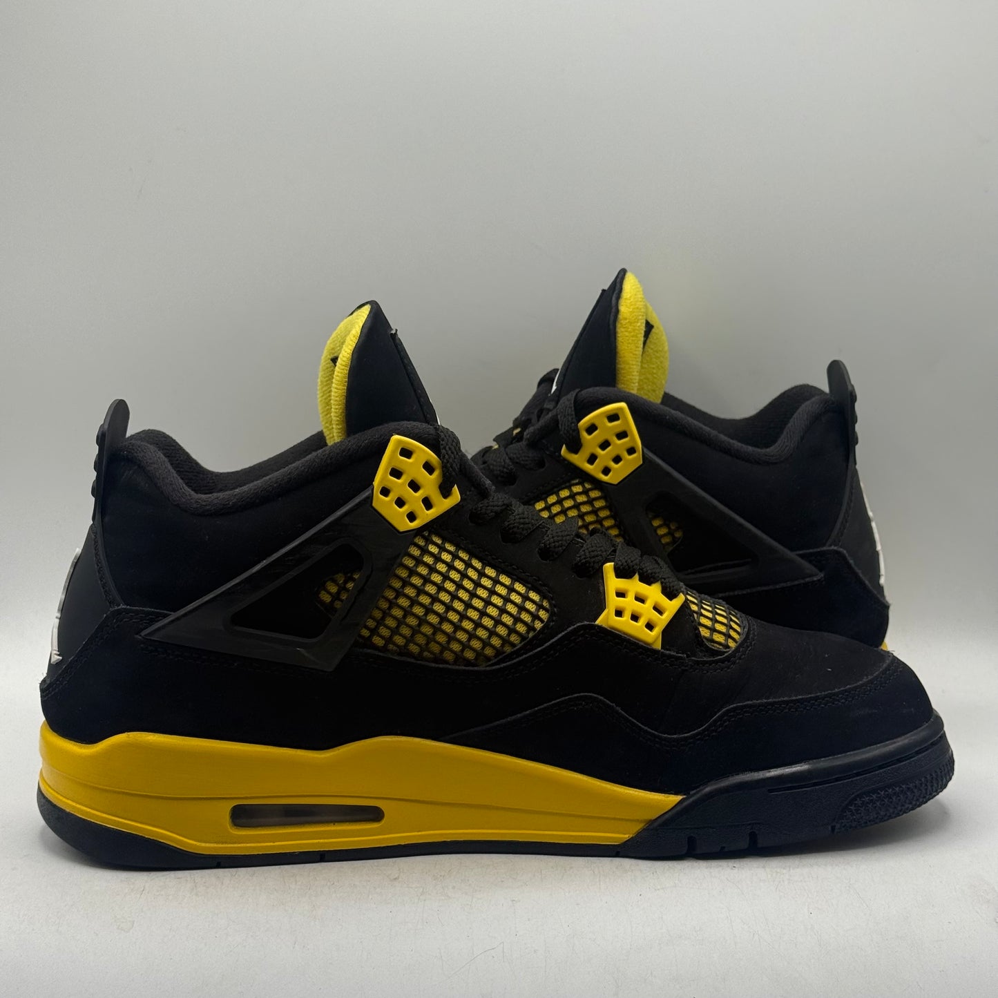 (USED NO BOX) Jordan 4 Thunder (2023) Size 11