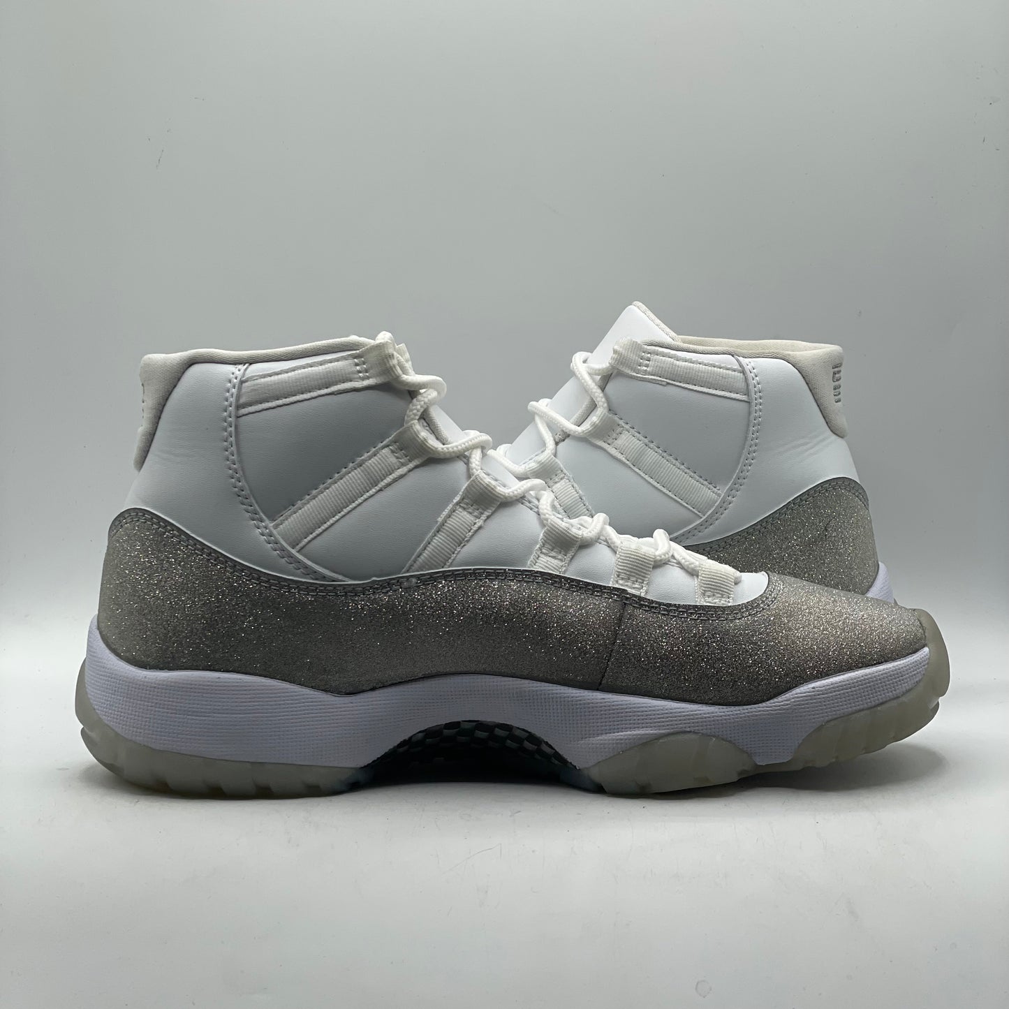 (USED) Jordan 11 White Metallic Silver (W) Size 9W/7.5M