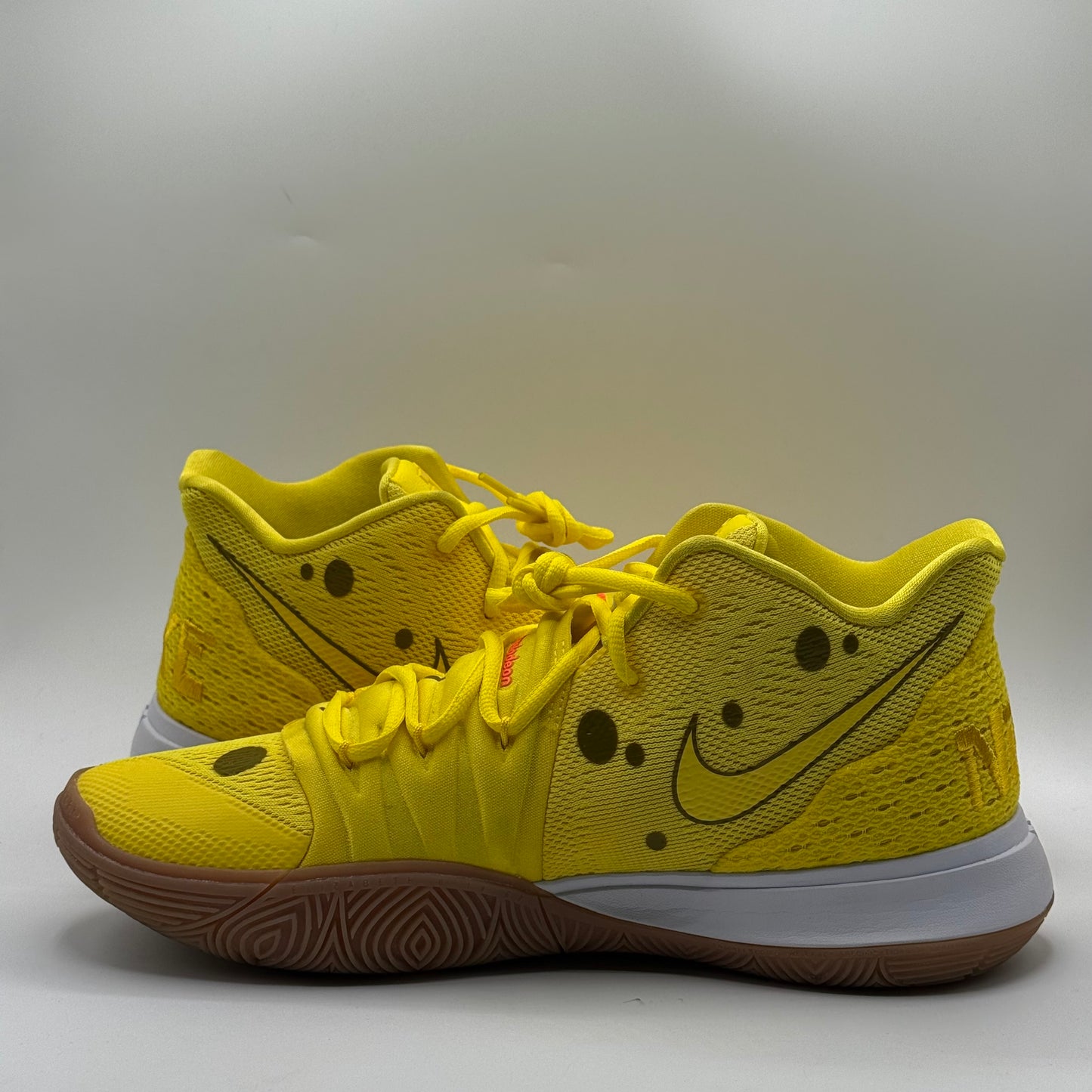 (Used) Nike Kyrie 5 SpongeBob SquarePants Size 11