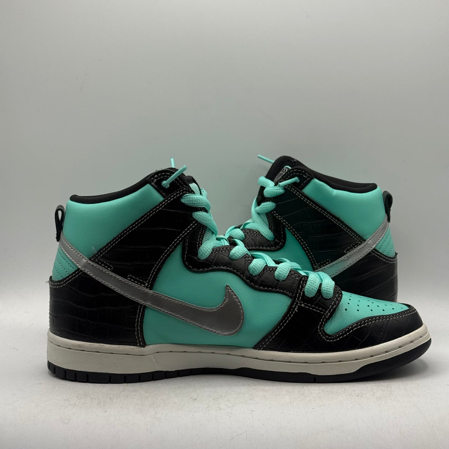 (USED NO BOX) Nike SB Dunk High Diamond Supply Co. Size 8