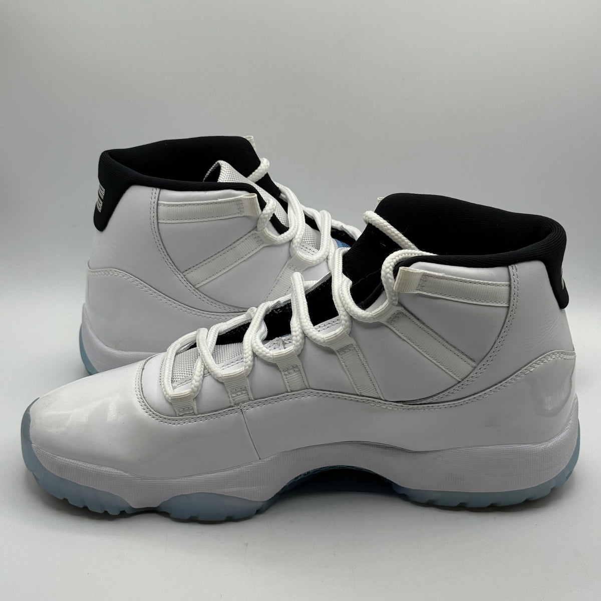 (USED) Jordan 11 Legend Blue Size 11