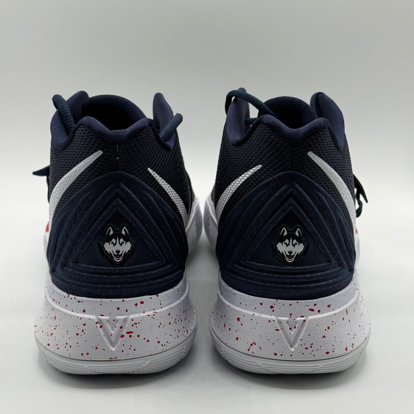 Nike Kyrie 5 PE UCONN HUSKIES Size 12