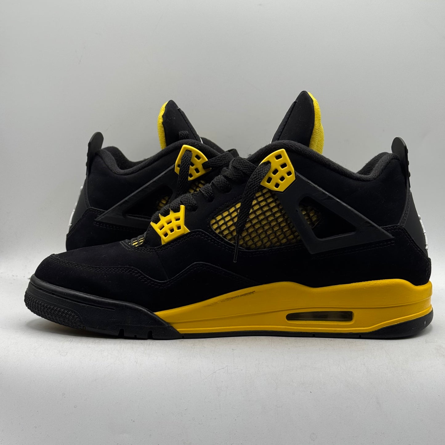 (USED) Jordan 4 Thunder Size 11
