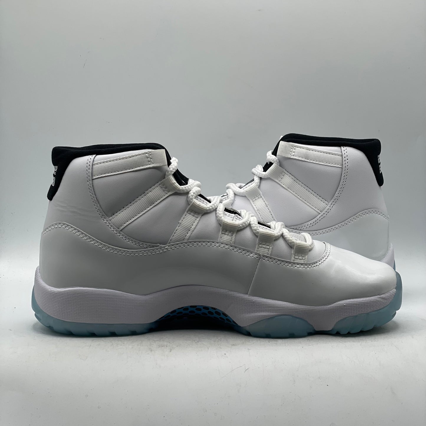 (USED NO BOX) Jordan 11 Legend Blue (2024) Size 8