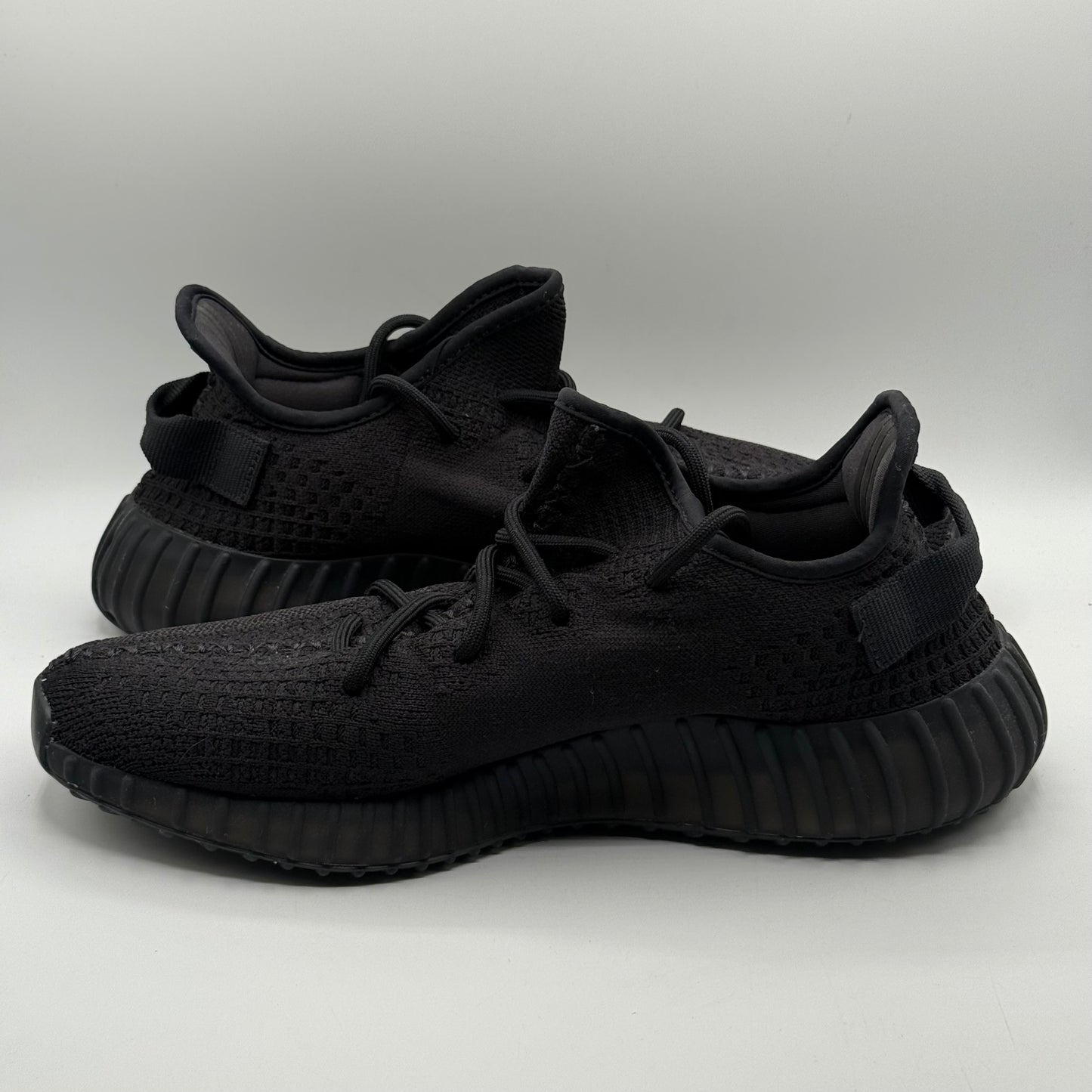 (USED NO BOX) Yeezy 350 Onyx Size 10