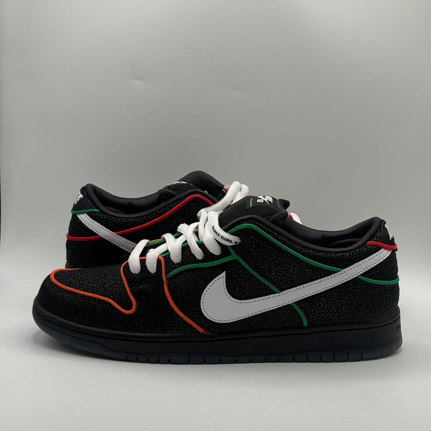 (VNDS) Nike SB Dunk Low Bronx Girls Skate Size 12