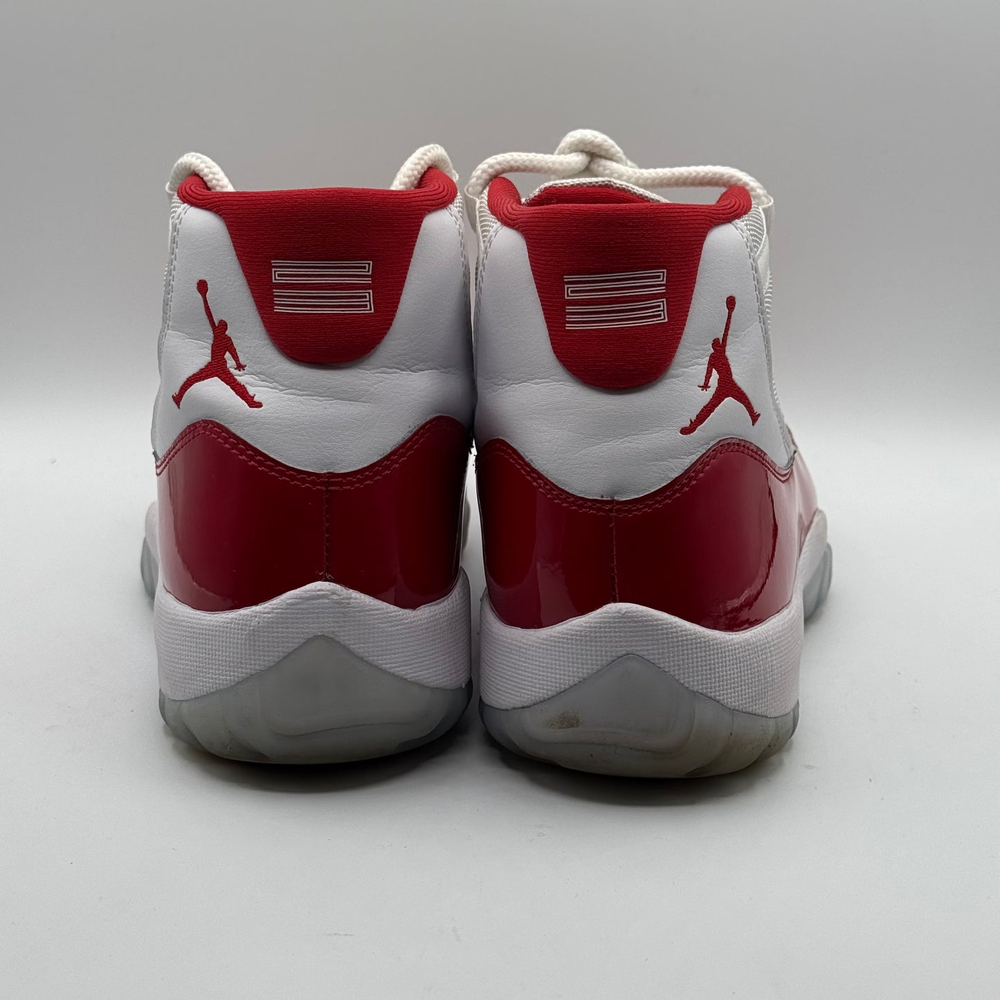 (Used  No Box) Jordan 11 Cherry Size 9.5