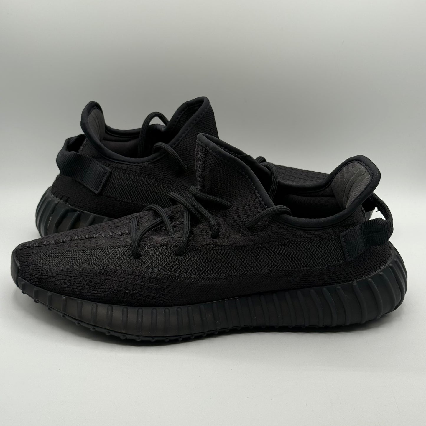 (USED NO BOX) Yeezy 350 Onyx Size 10