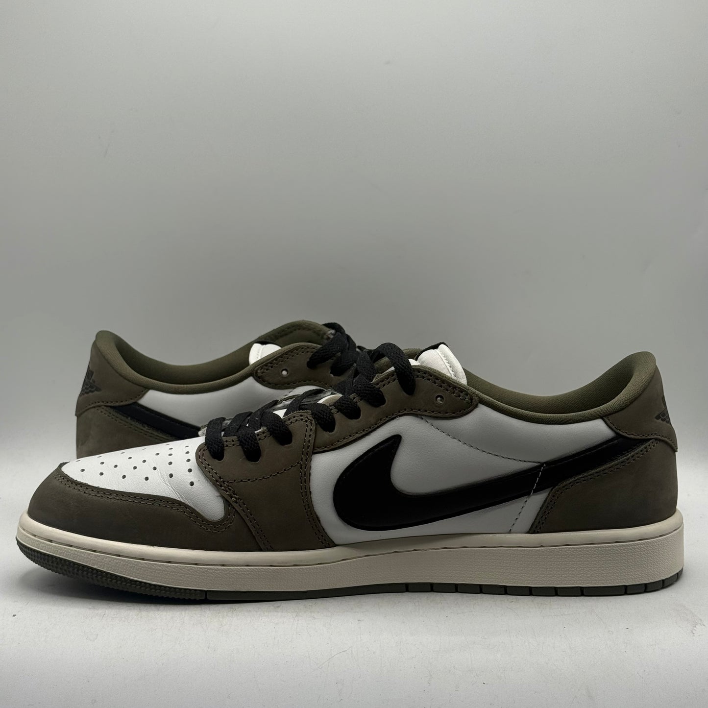 (USED) Jordan 1 Low Medium Olive Size 13