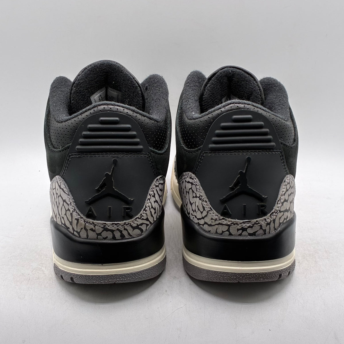 (USED) Jordan 3 Off Noir (W) Size 8.5W/7M