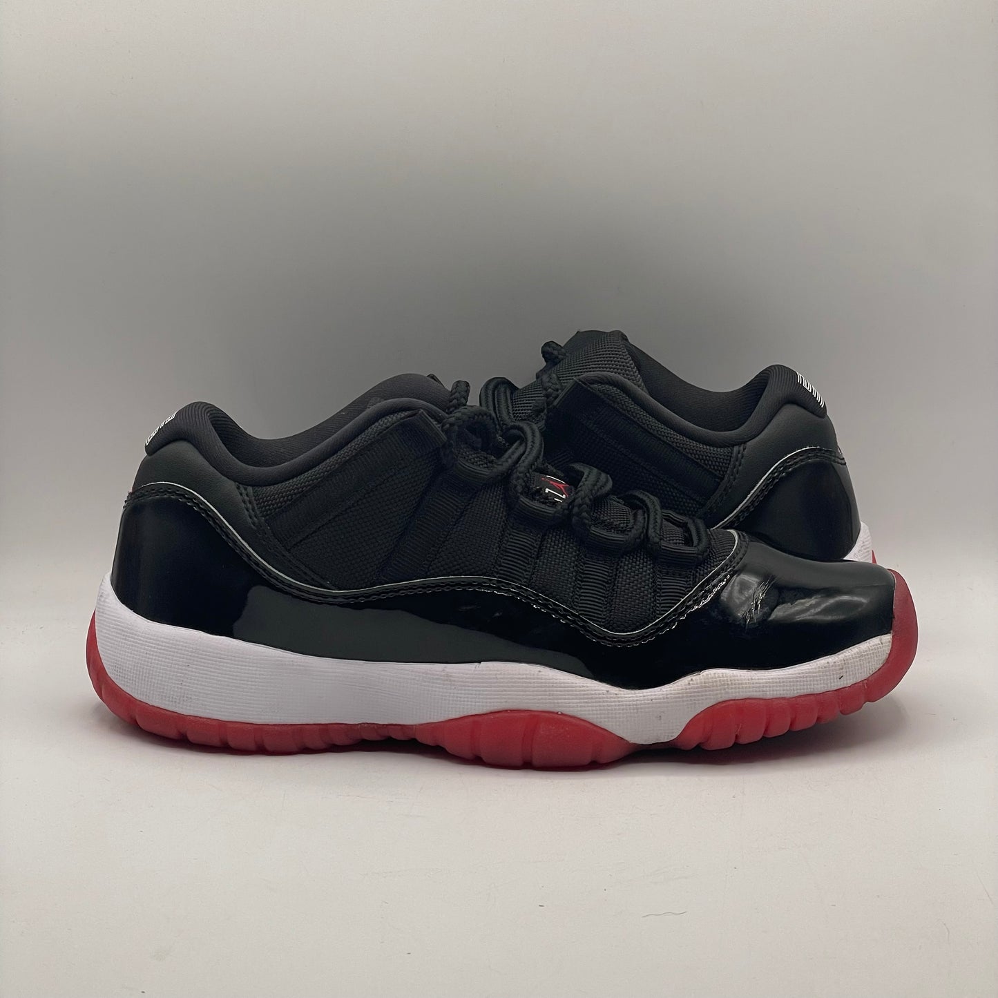 (USED REP BOX) Jordan 11 Bred Size 10.5