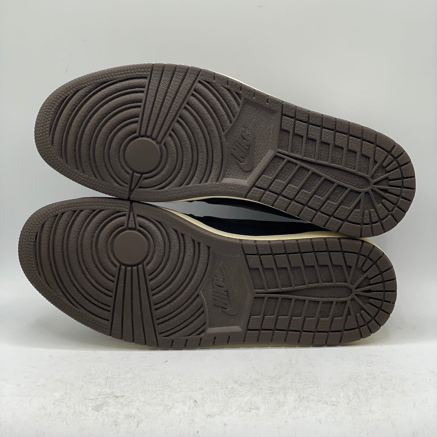 (USED) Jordan 1 Low Travis Scott Mocha Size 10.5