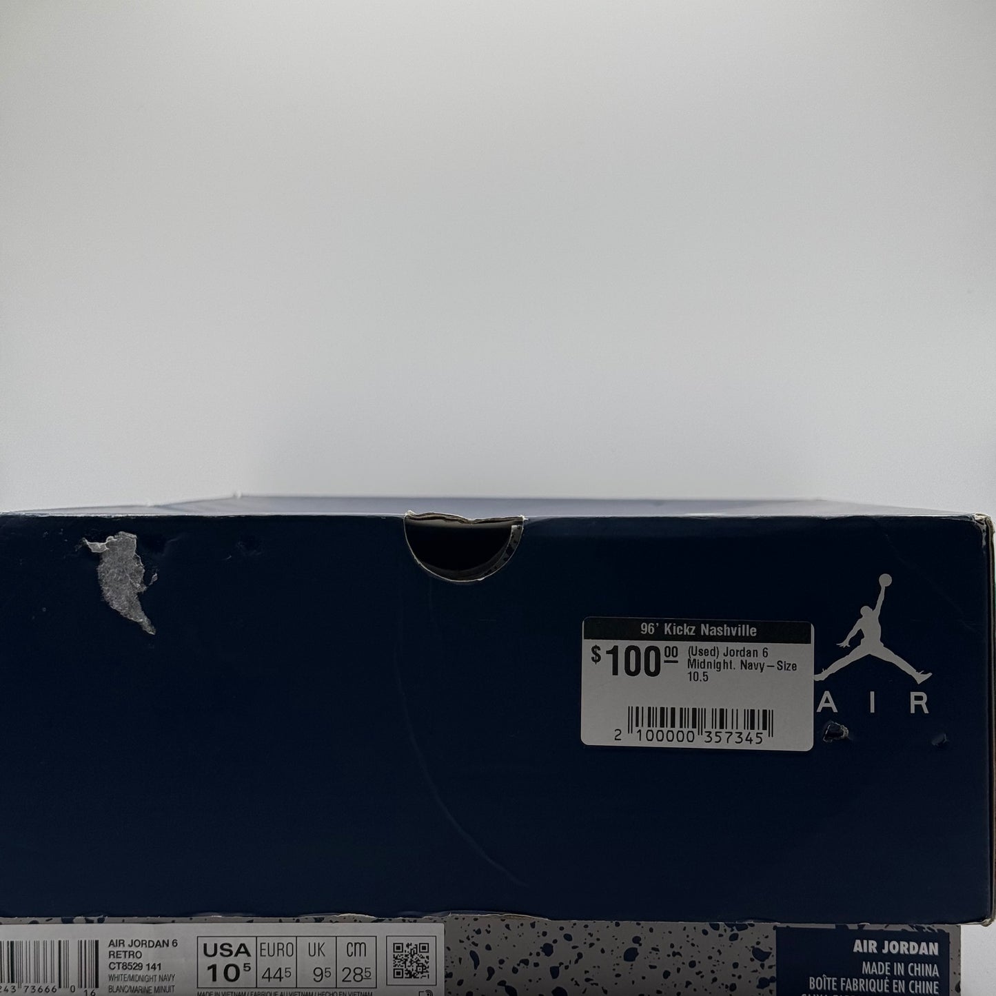 (Used) Jordan 6 Midnight. Navy Size 10.5