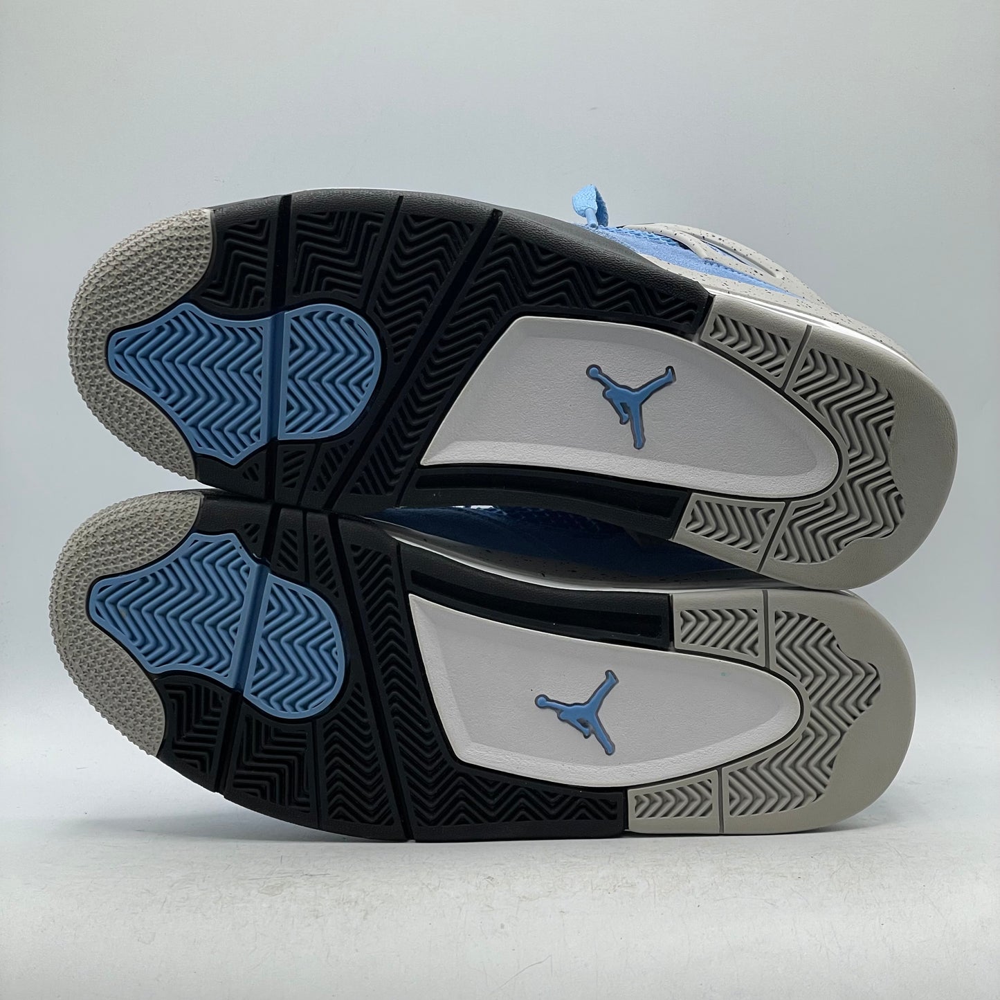(USED) Jordan 4 University Blue Size 9