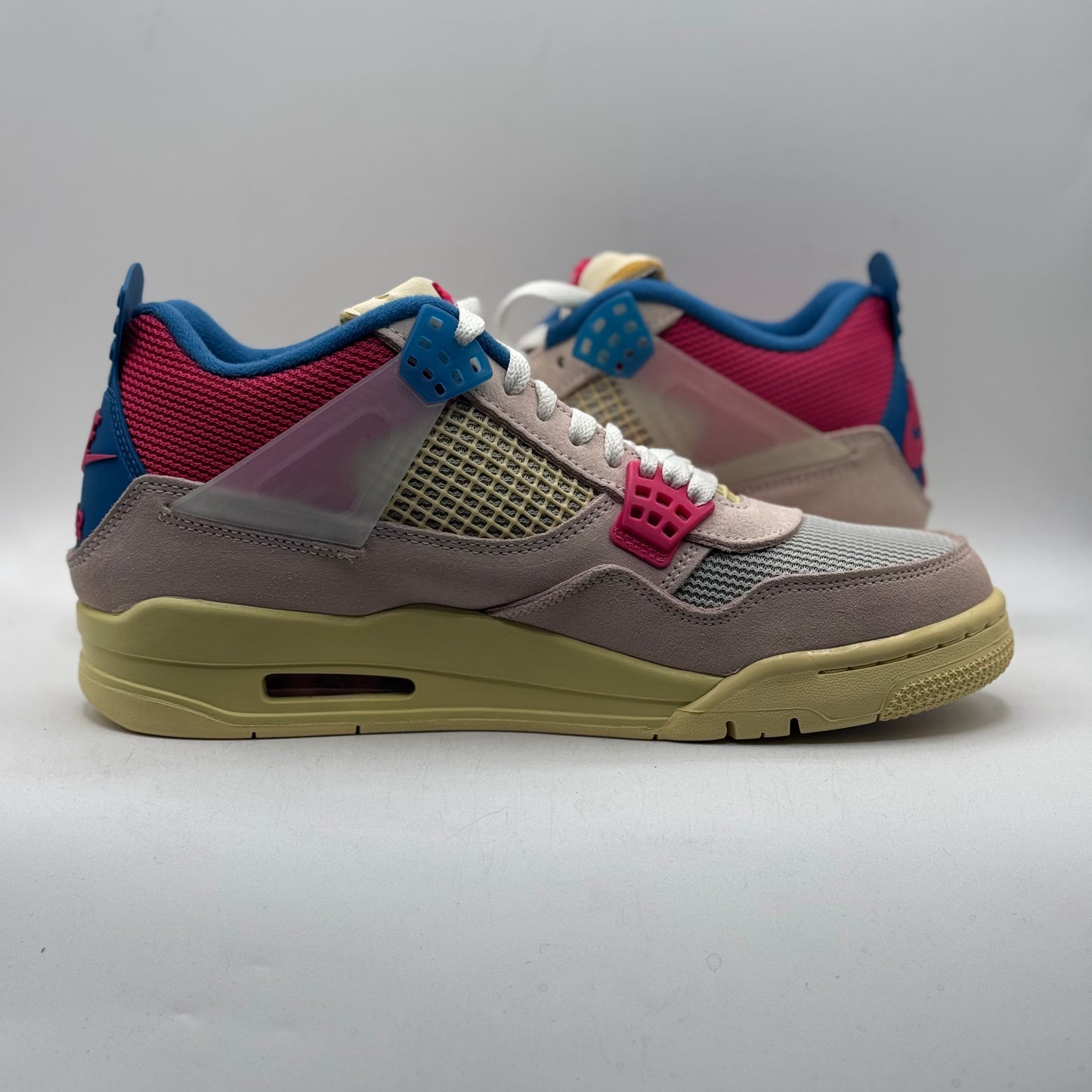 (Used) Jordan 4 Union Guava Size 9.5