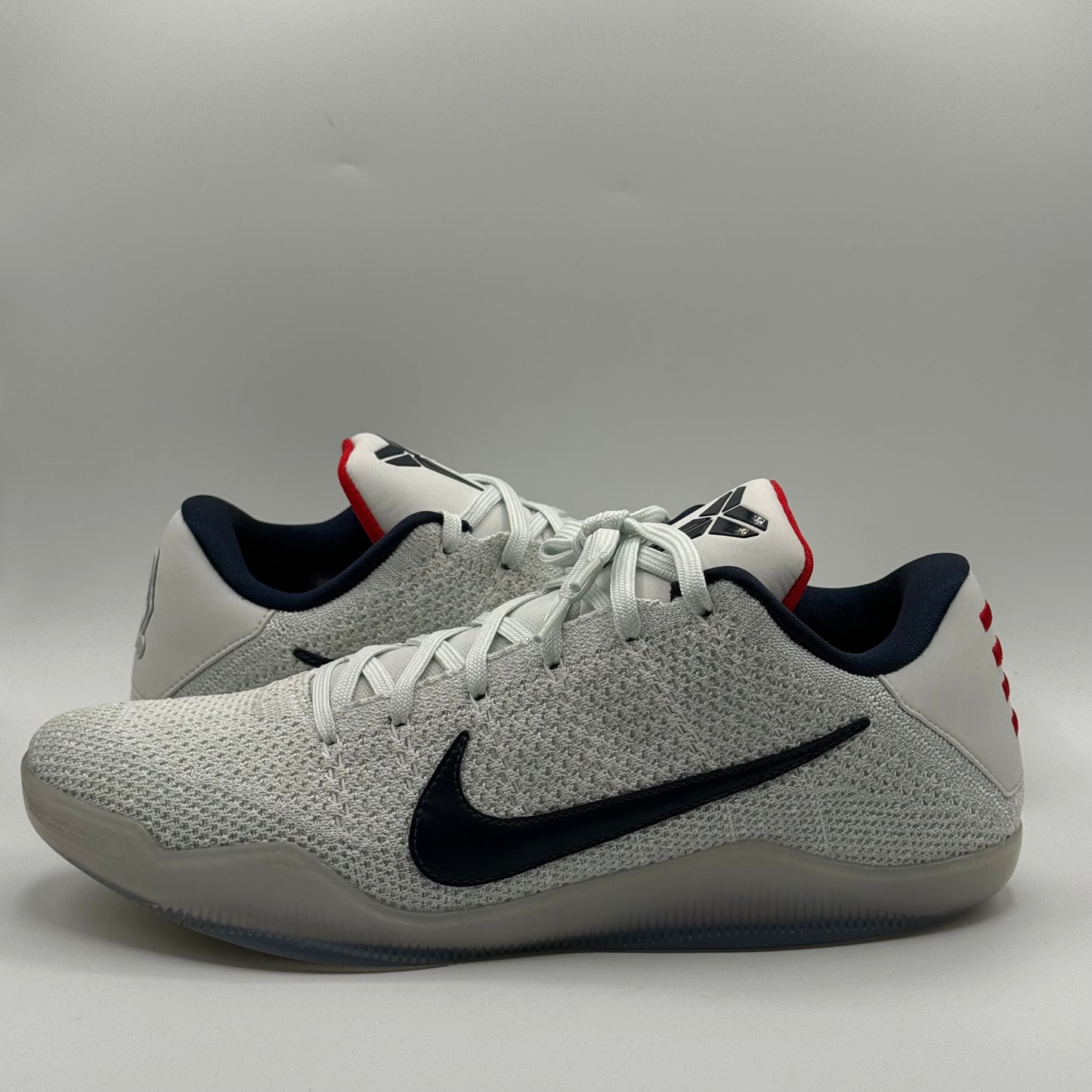 (DS No Box) Nike Kobe 11 Low UCONN PE Size 11.5