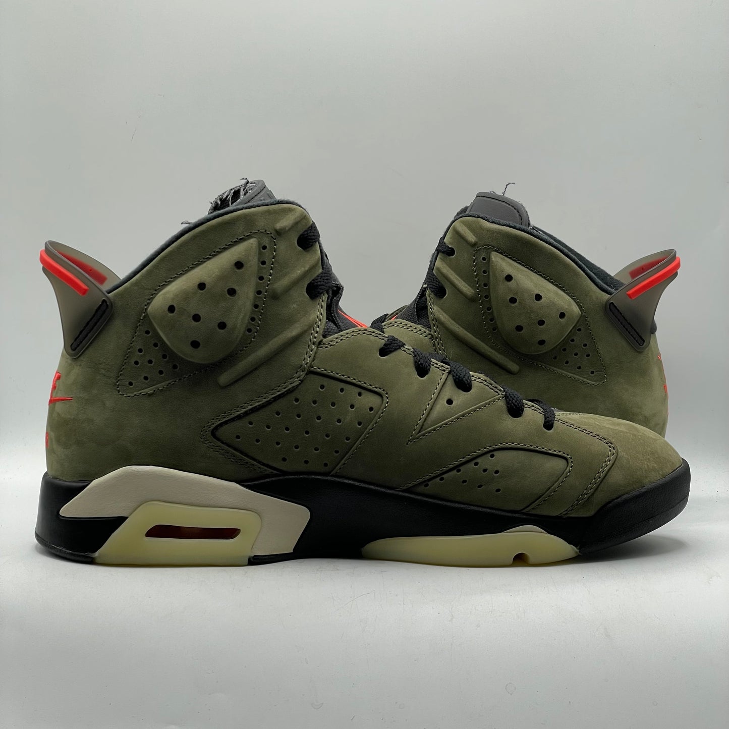 (USED) Jordan 6 Travis Scott Size 11.5