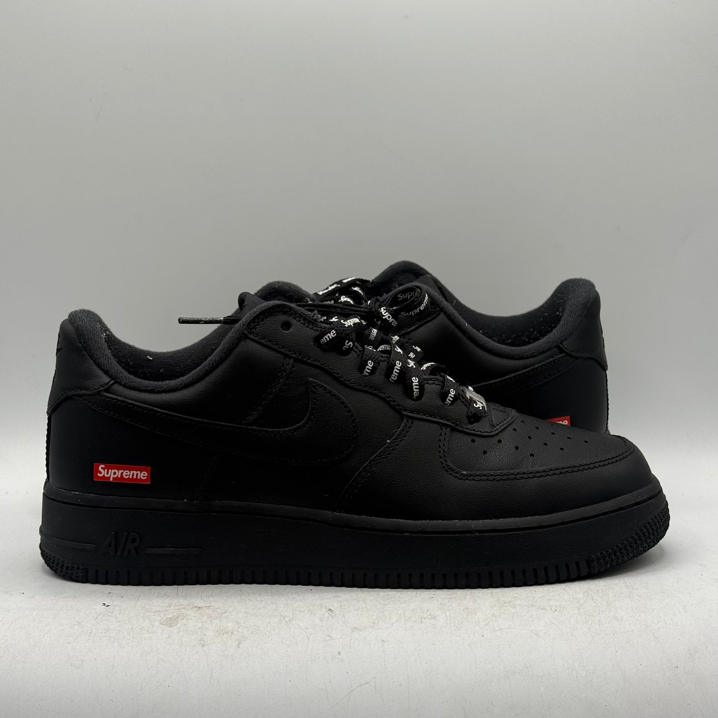 (Used No Box) Nike Air Force 1 Supreme Black Size 8.5