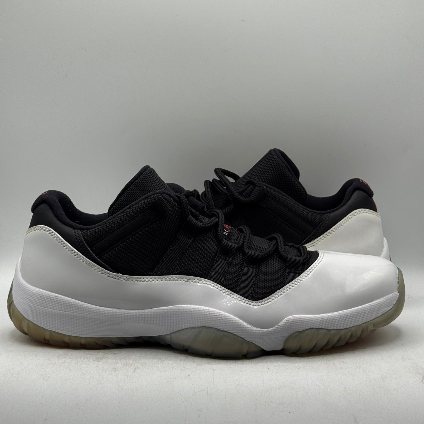 (USED) Jordan 11 Low Tuxedo (2013) Size 11.5