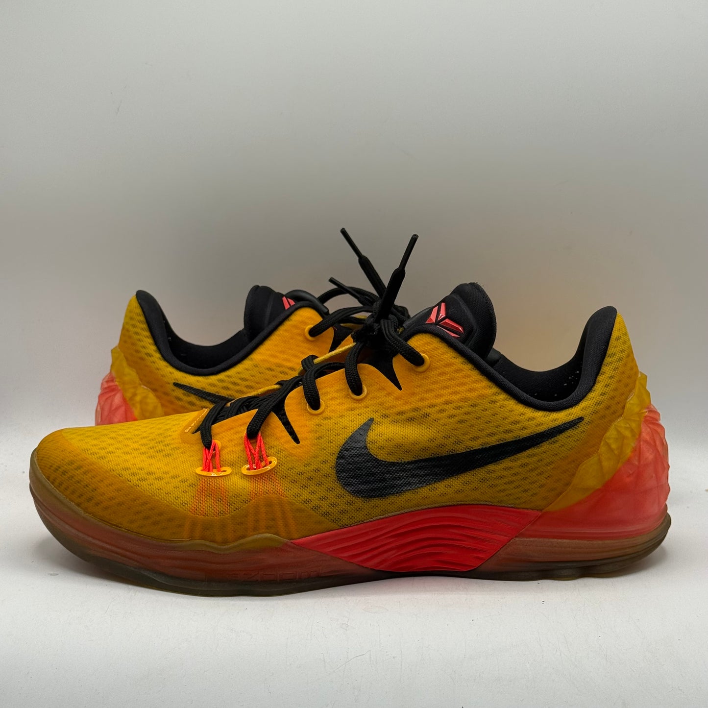 (Used) Nike Zoom Kobe Venomenon Unv Gold Size 10.5