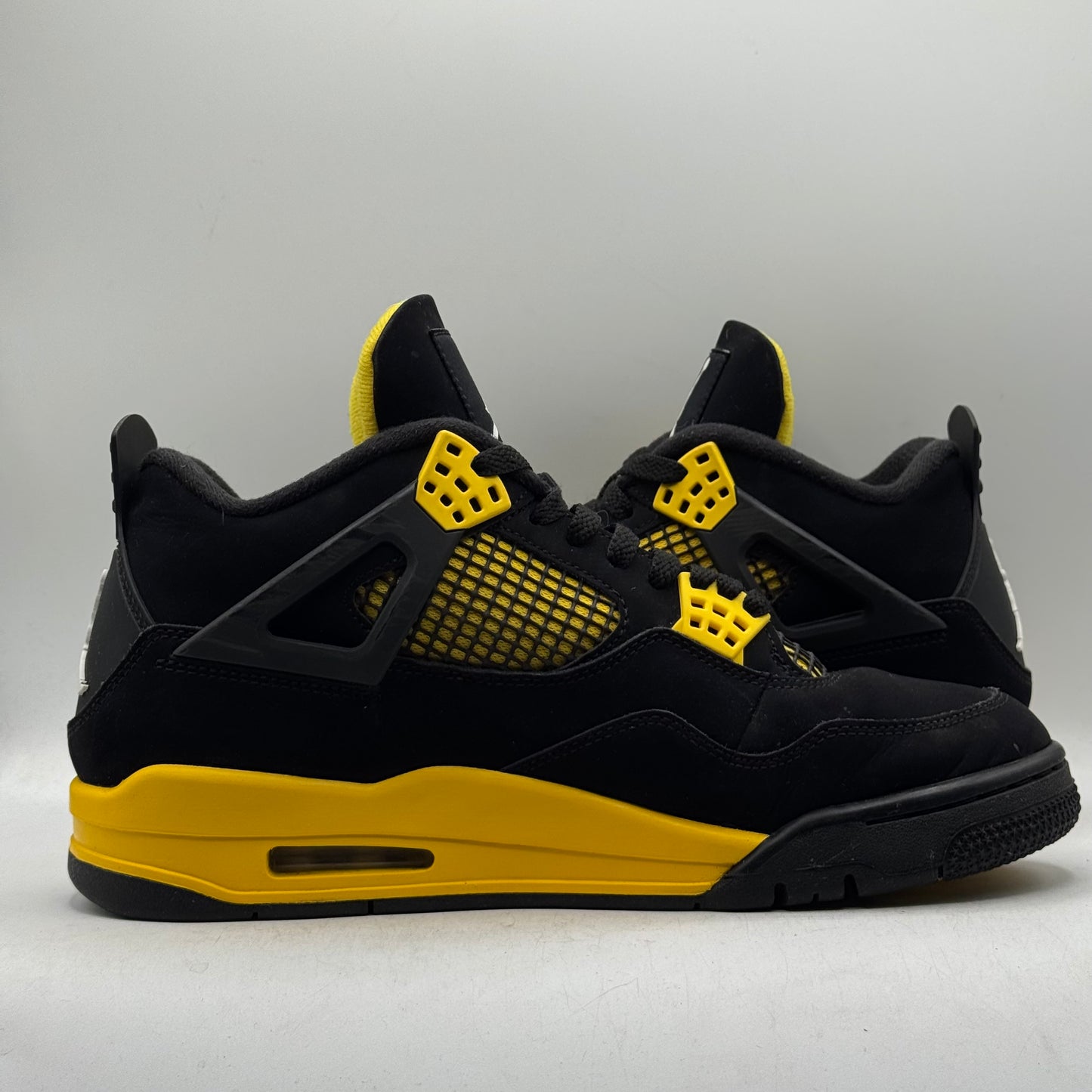 (USED) Jordan 4 Thunder Size 9.5