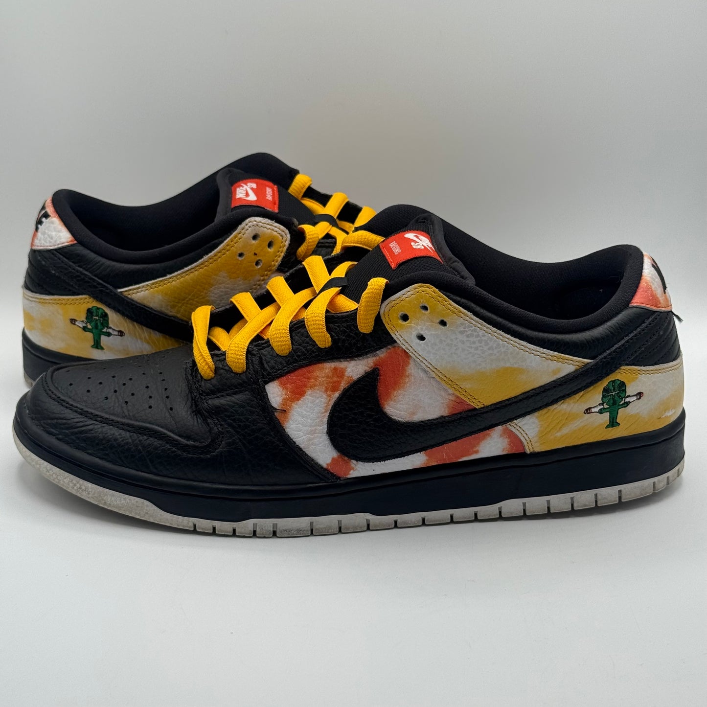 (USED, No Box) Nike SB Dunk Low Rayguns Size 12
