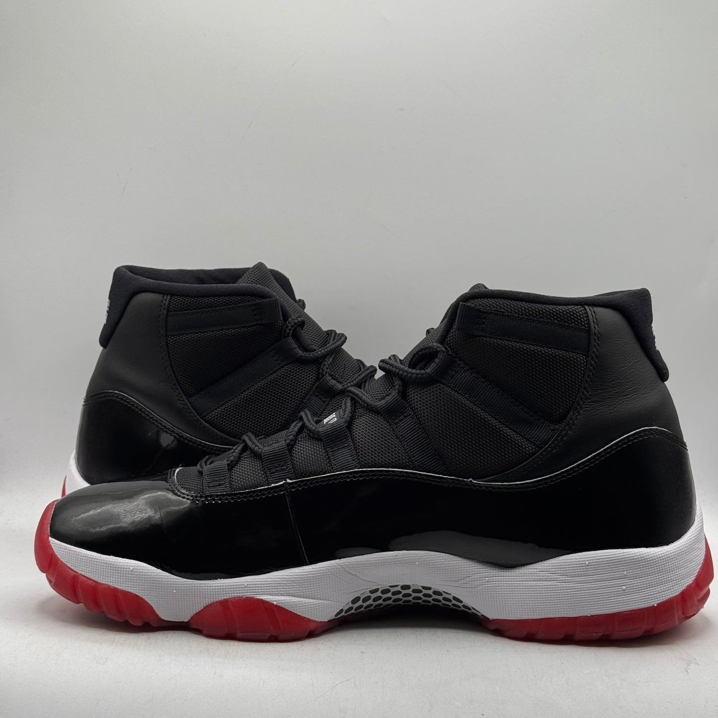 (USED NO BOX) Jordan 11 Bred (2019) Size 13