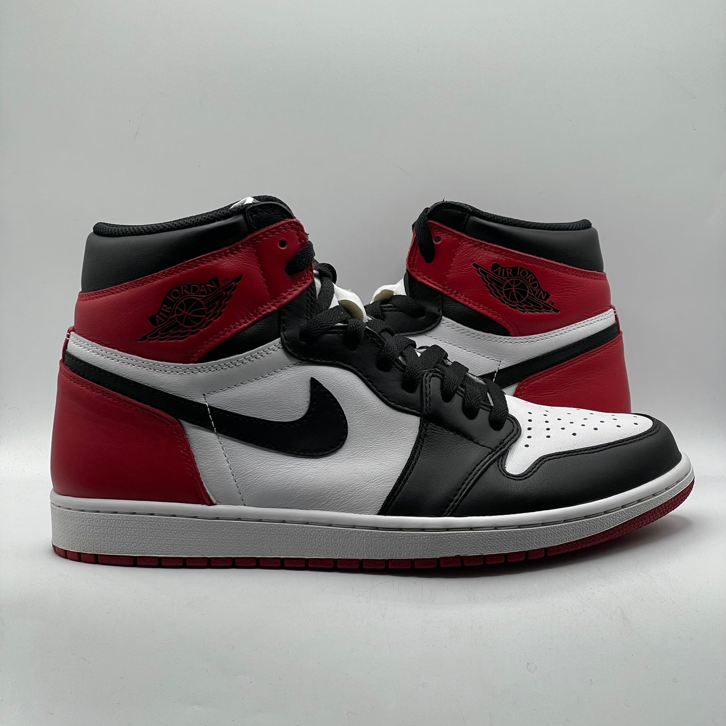 (USED) Jordan 1 High Black Toe (2016) Size 11.5