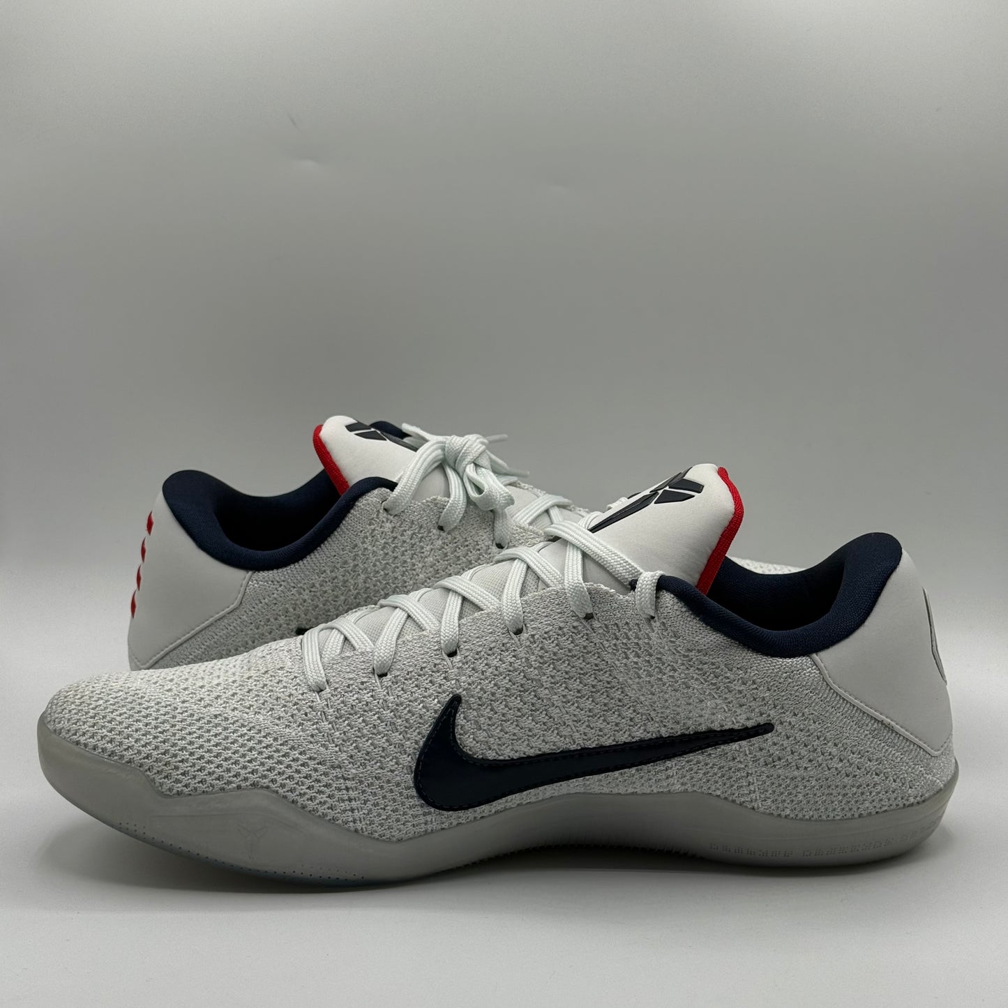 (DS No Box) Nike Kobe 11 Low UCONN PE Size 11.5