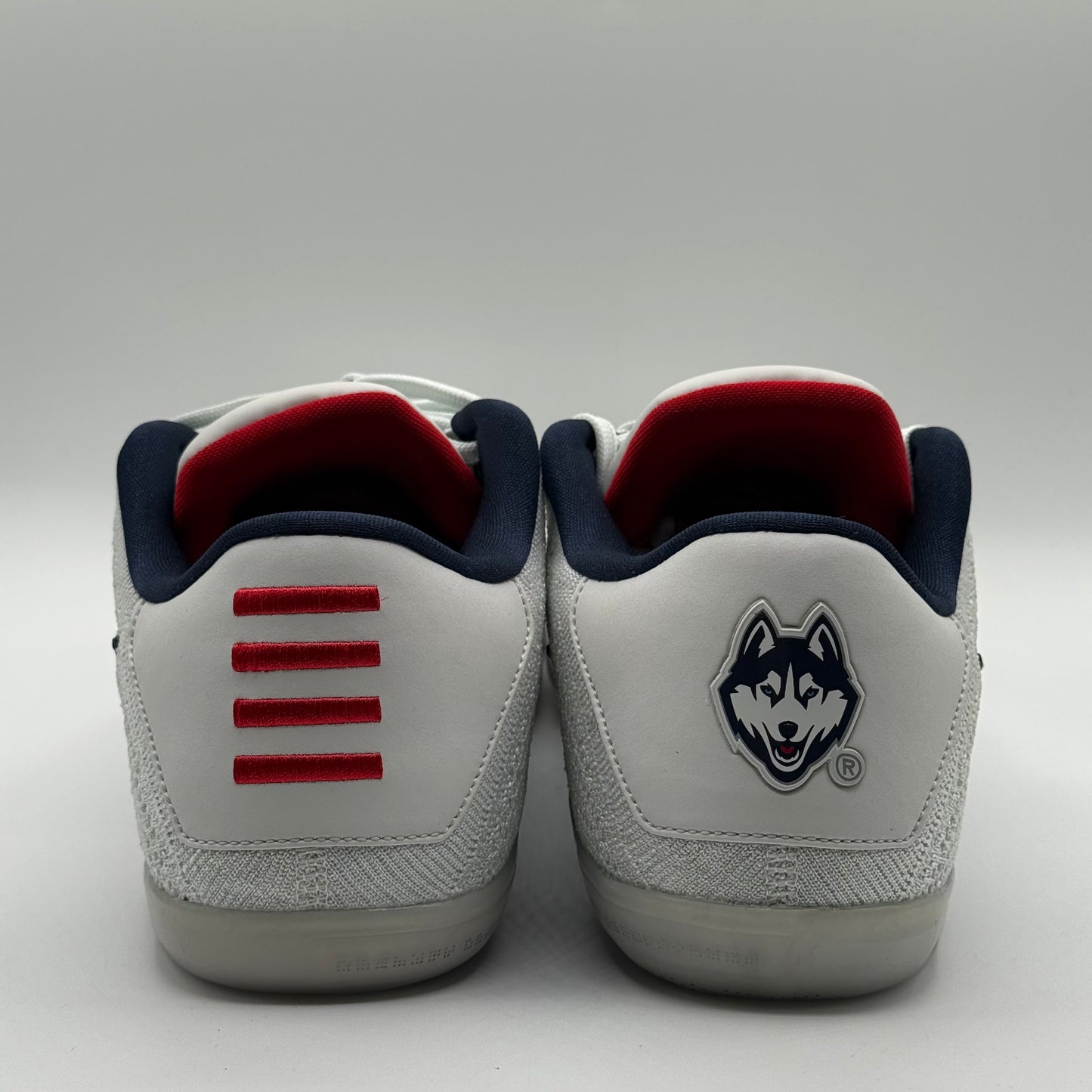 (DS No Box) Nike Kobe 11 Low UCONN PE Size 11.5