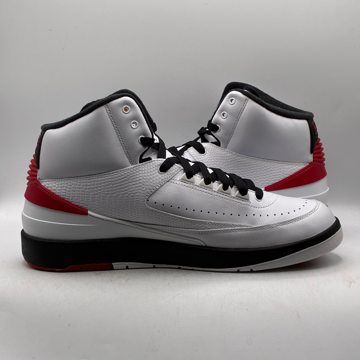(USED) Jordan 2 Chicago (2022) Size 11.5