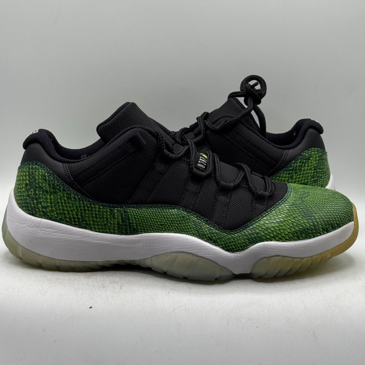 (USED) Jordan 11 Low Green Snakeskin (2014) Size 11.5