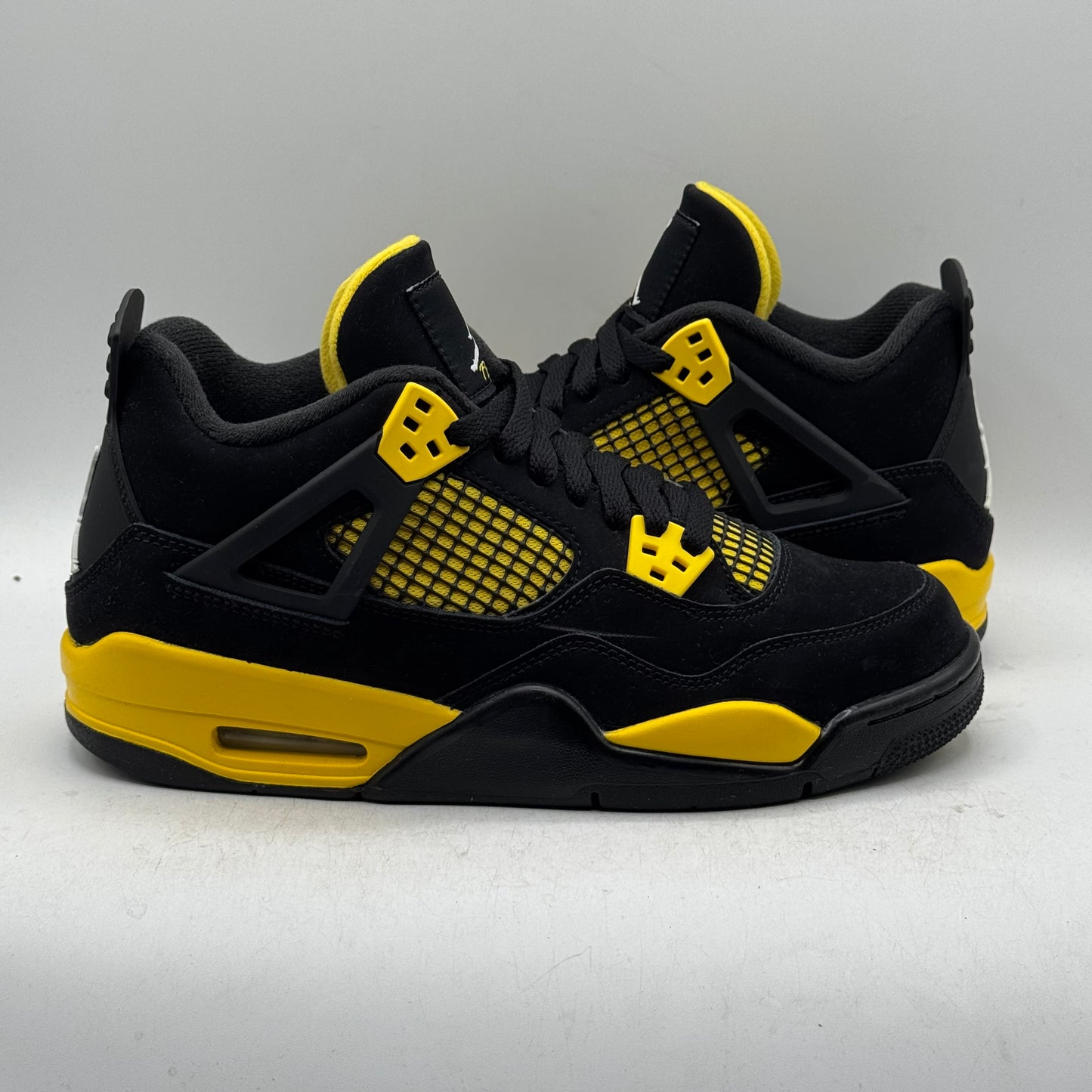 (USED) Jordan 4 Thunder Size 6.5Y