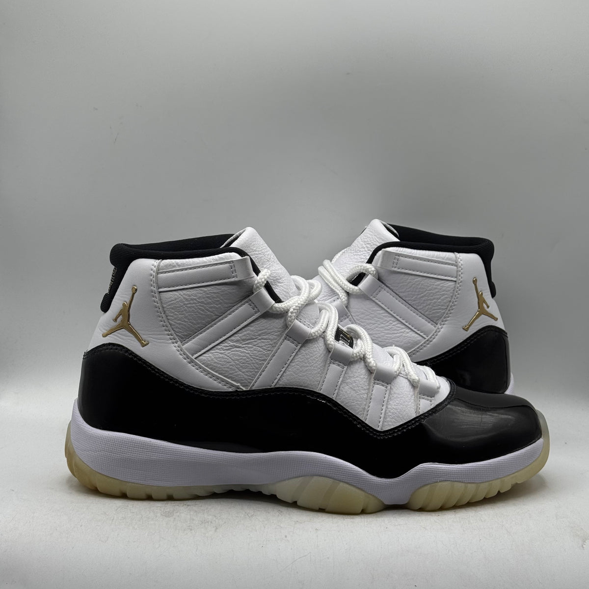 (USED) Jordan 11 Gratitude Size 9.5