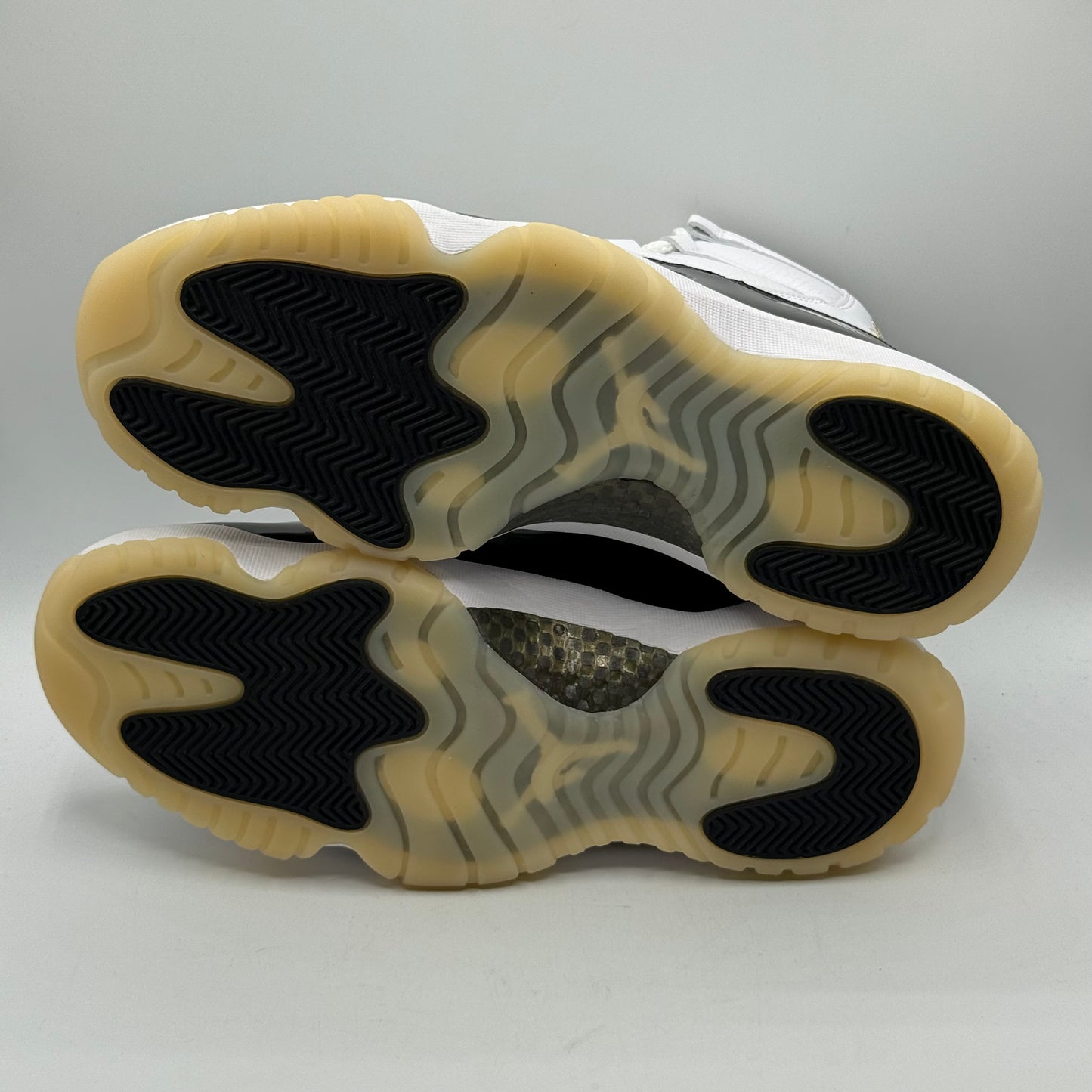 (USED) Jordan 11 Gratitude Size 11