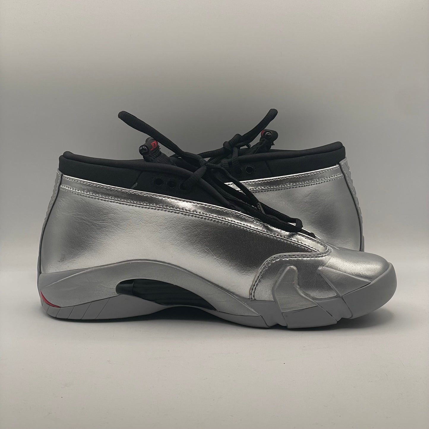 (USED) Jordan 14 Metallic Silver Size 8.5W/7Y