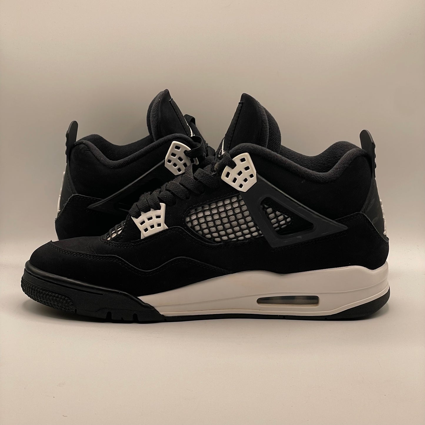 (USED) Jordan 4 White Thunder Size 10