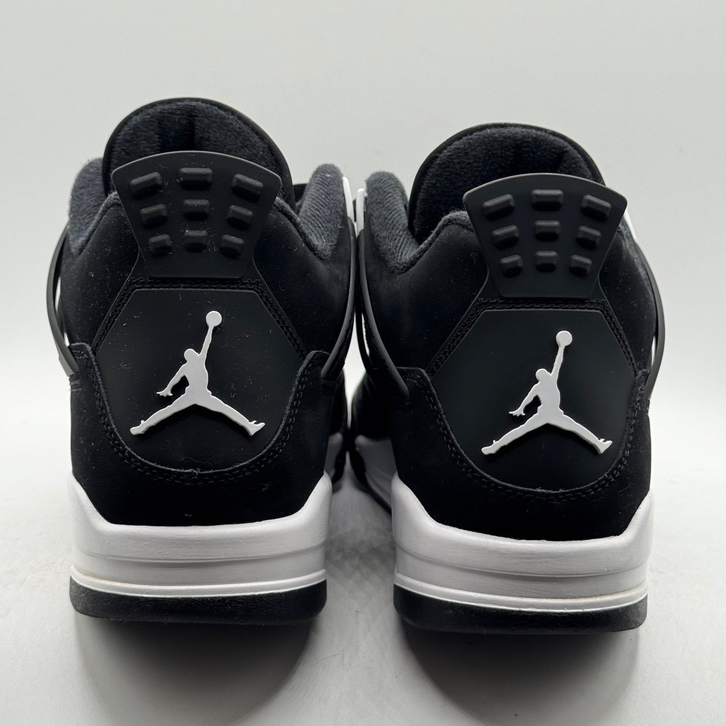 (USED) Jordan 4 White Thunder Size 9