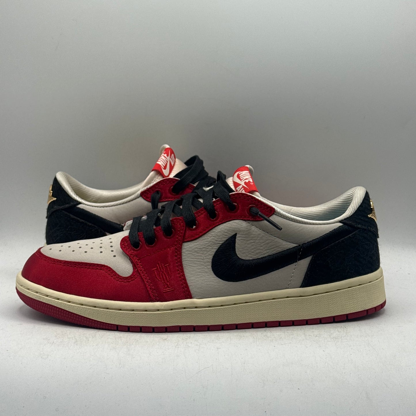 (Used) Jordan 1 Low Trophy Room Rookie Card Away Size 9