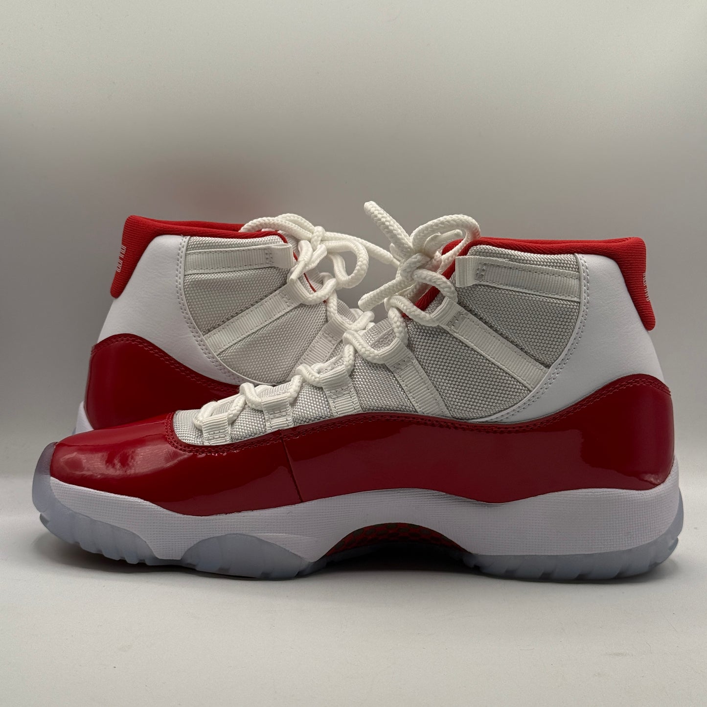 (USED) Jordan 11 Cherry High Size 9