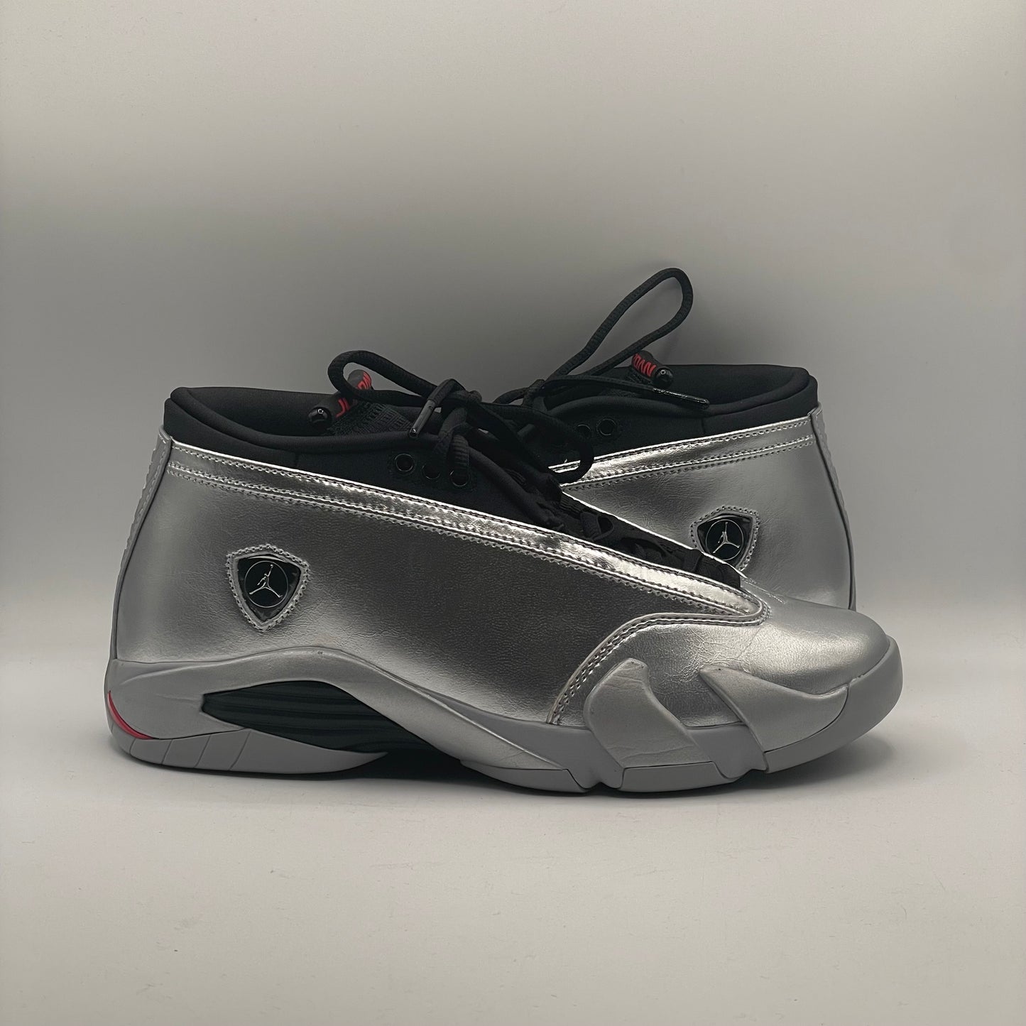 (USED) Jordan 14 Metallic Silver Size 8.5W/7Y