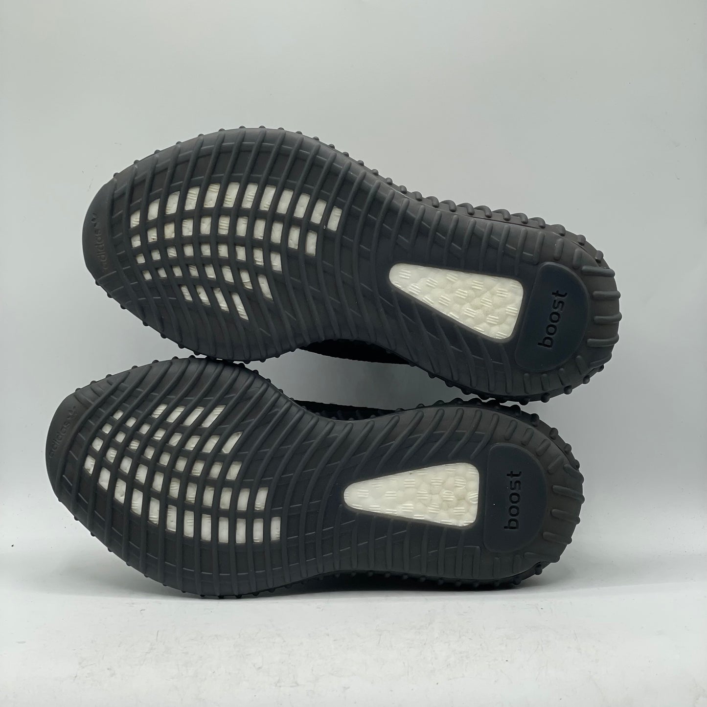 (USED NO BOX) Yeezy 350 V2 Bred Size 7