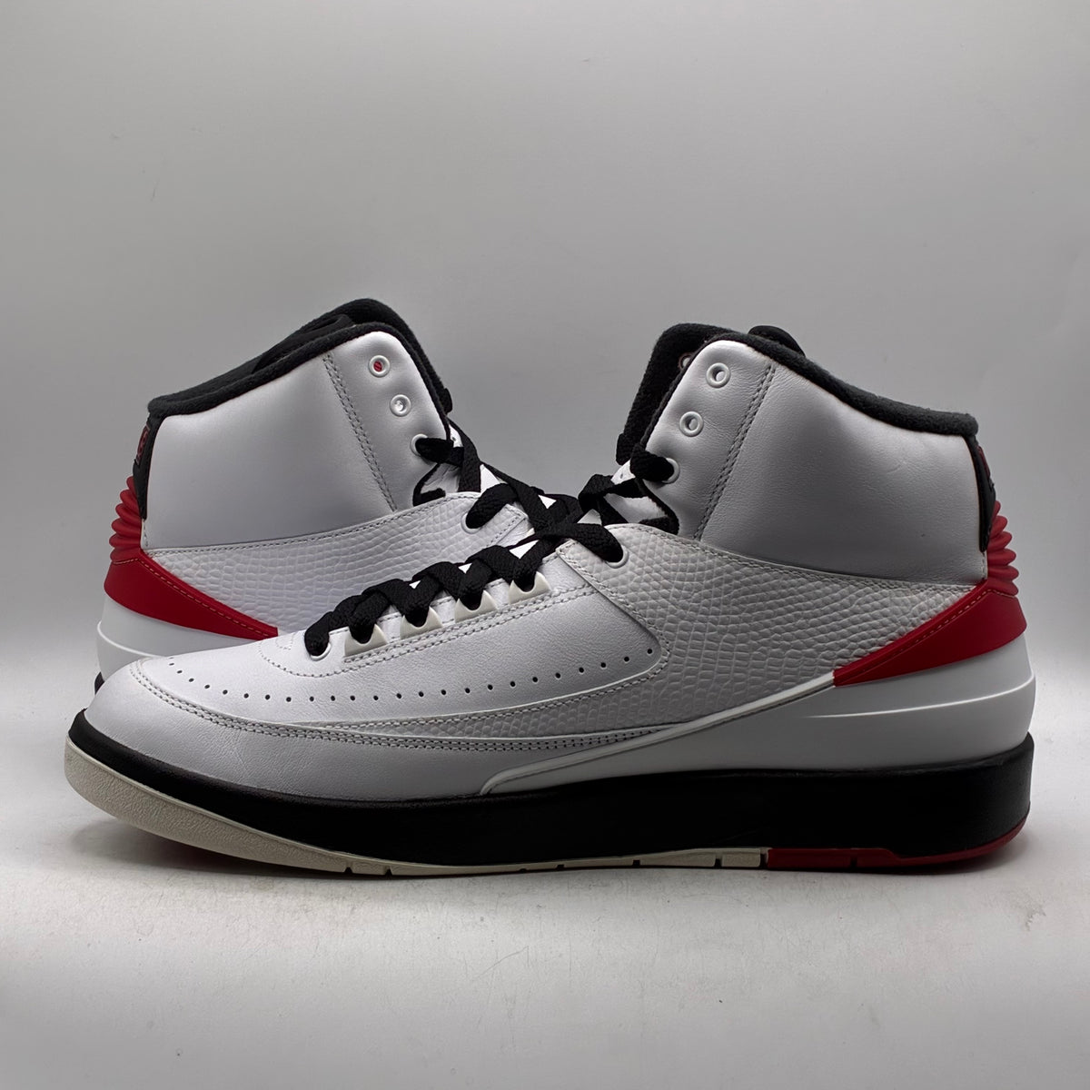 (USED) Jordan 2 Chicago (2022) Size 11.5